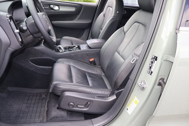 Used 2023 Volvo XC40 B5 Ultimate w/ Protection Package Premier image 12