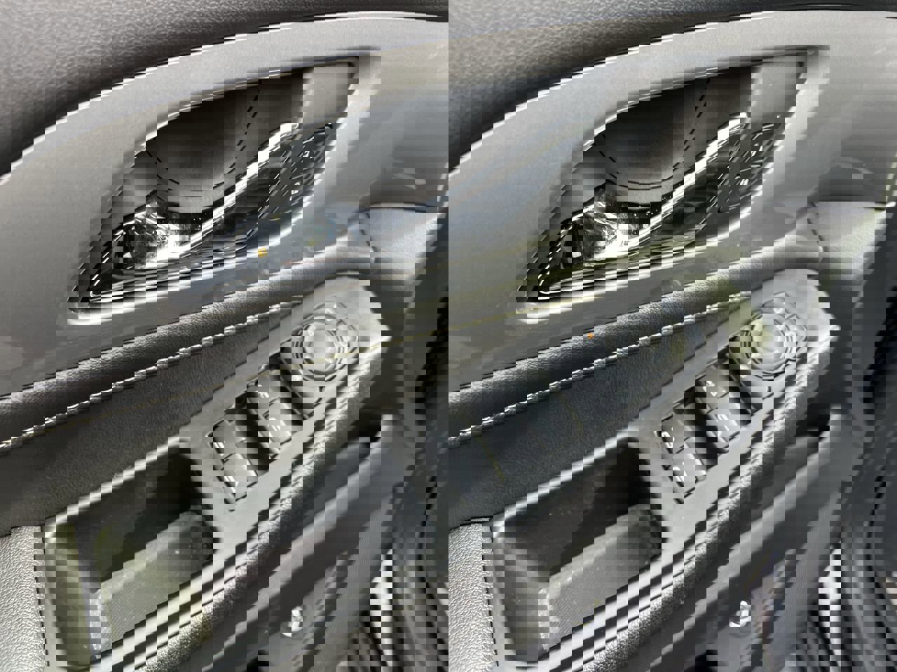 Used 2023 Chevrolet Traverse LT image 15