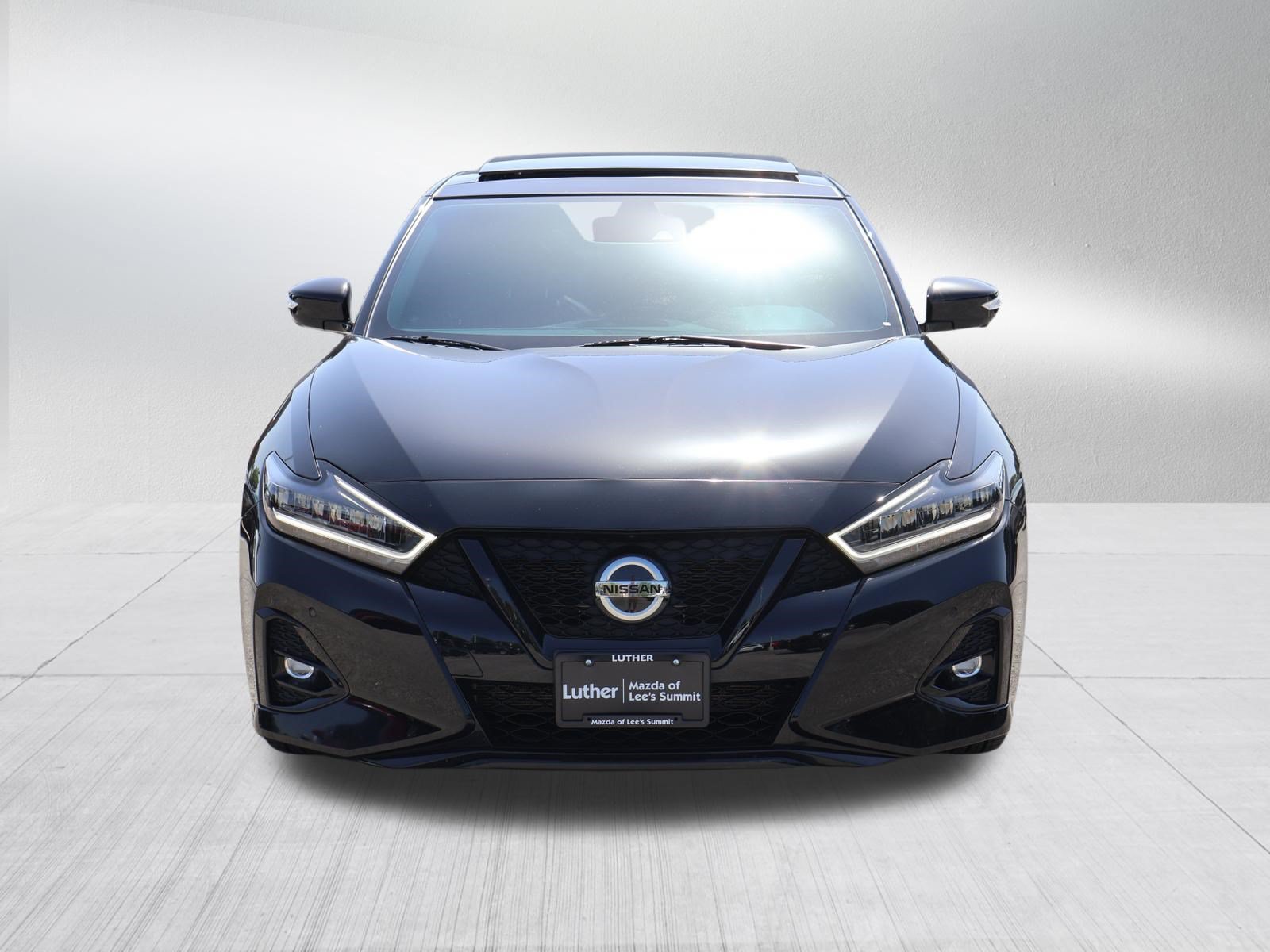 Used 2022 Nissan Maxima SR w/ Sport Mat Group FWD image 2
