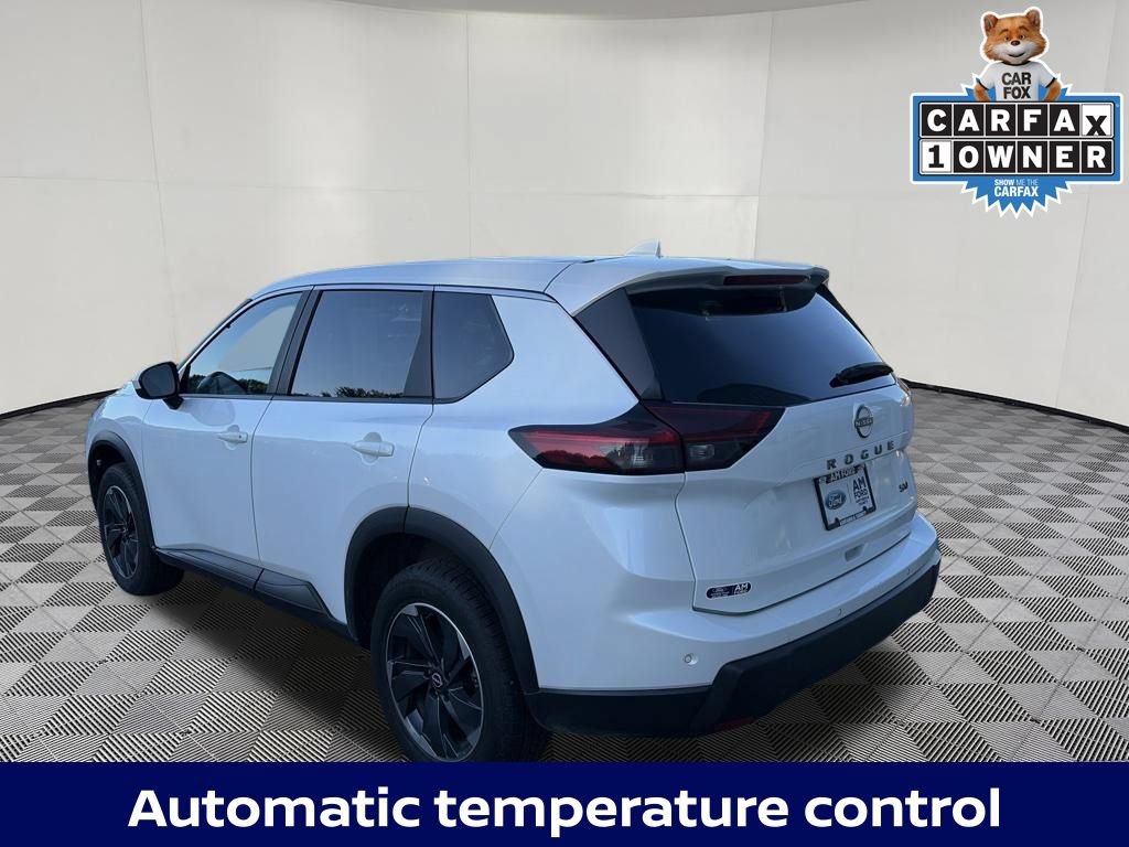 Used 2024 Nissan Rogue SV FWD image 4