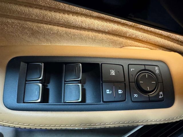 Used 2024 Lexus LS 500 AWD w/ Interior Upgrade Package image 23