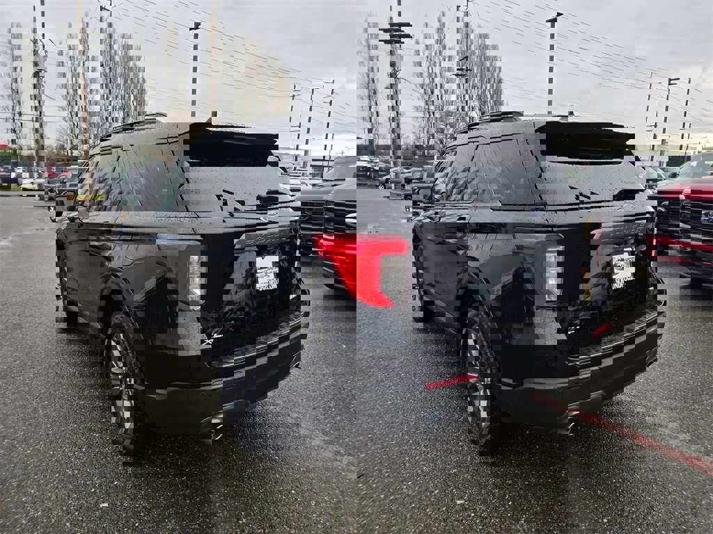 Used 2024 Ford Explorer XLT w/ Equipment Group 202A image 7