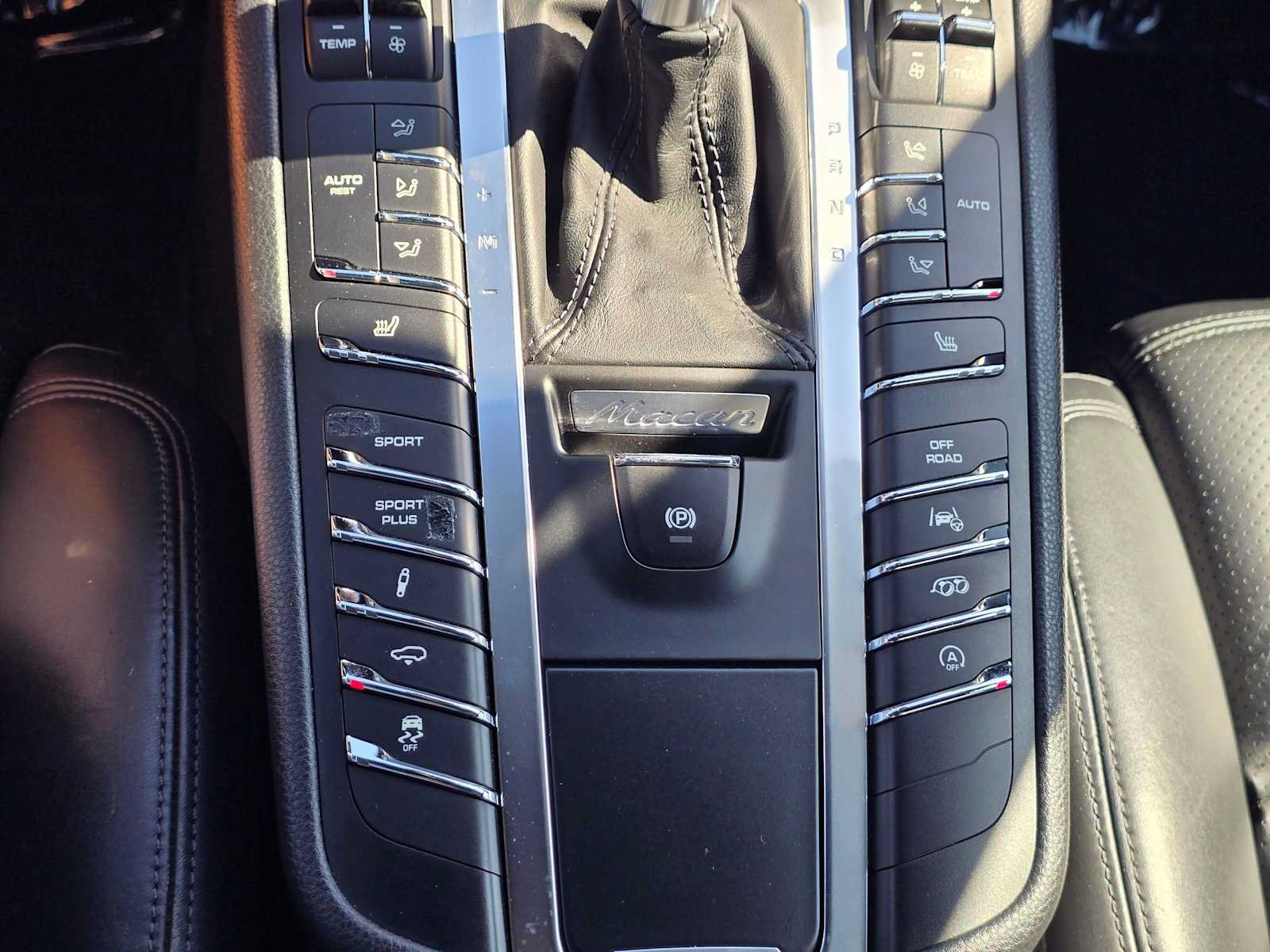 Used 2015 Porsche Macan Turbo AWD/4WD image 33