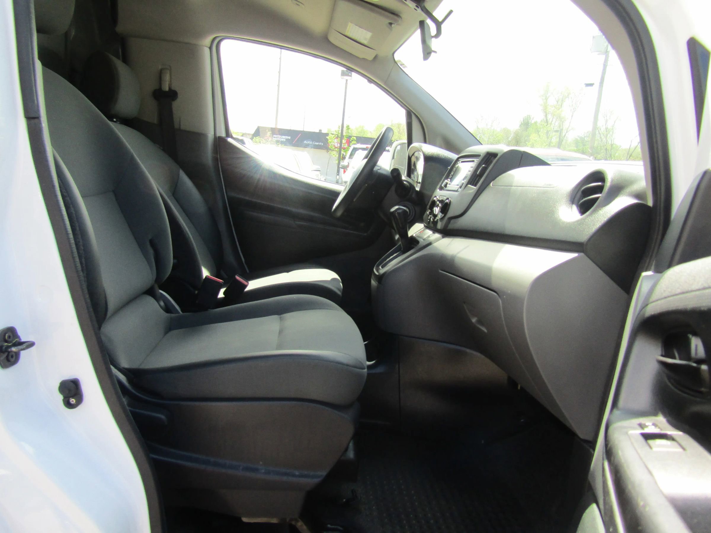 Used 2019 Nissan NV200 SV w/ Back Door Glass Package image 9