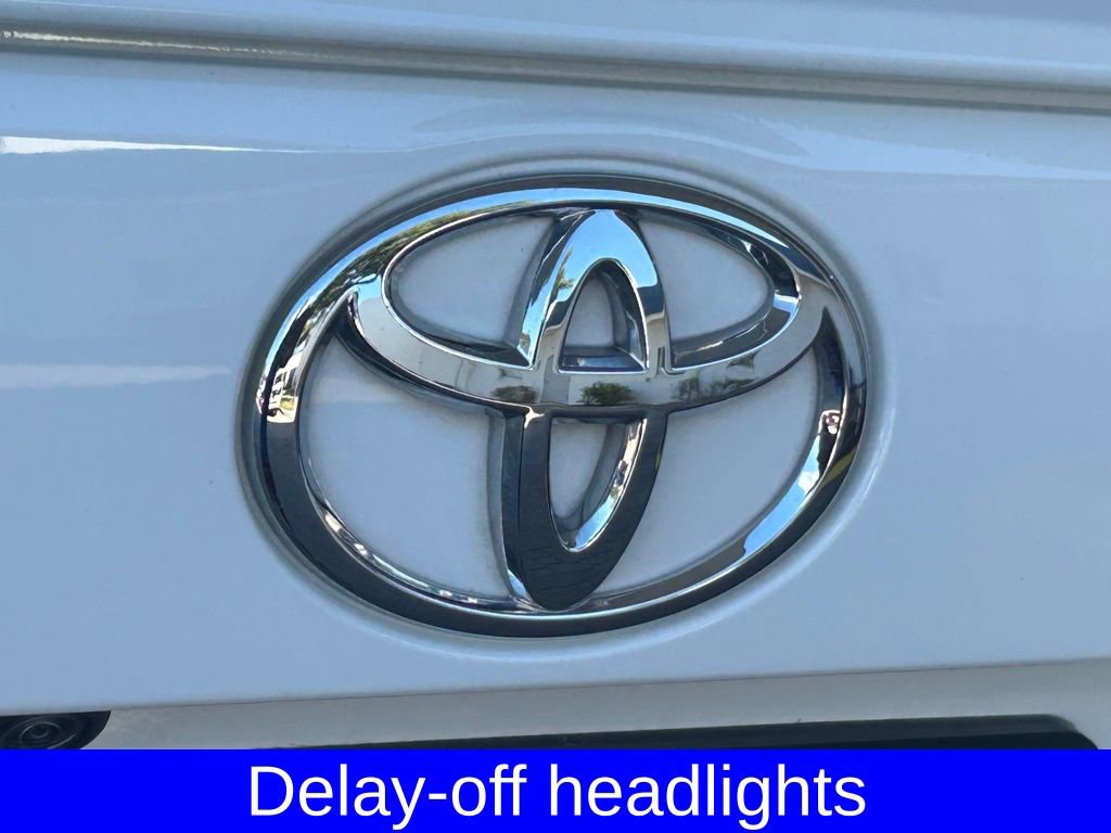 Used 2025 Toyota RAV4 XLE image 19