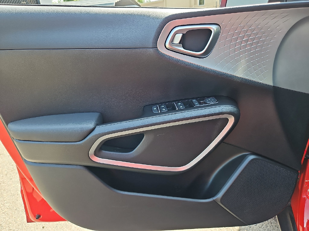Certified 2022 Kia Soul LX FWD image 13