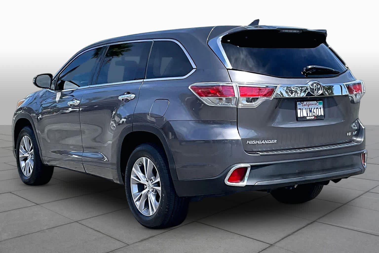 Used 2015 Toyota Highlander Plus FWD image 11