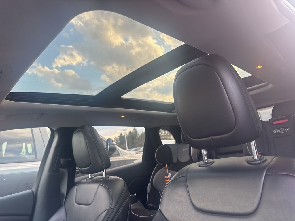 Used 2019 Jeep Cherokee Latitude Plus image 2