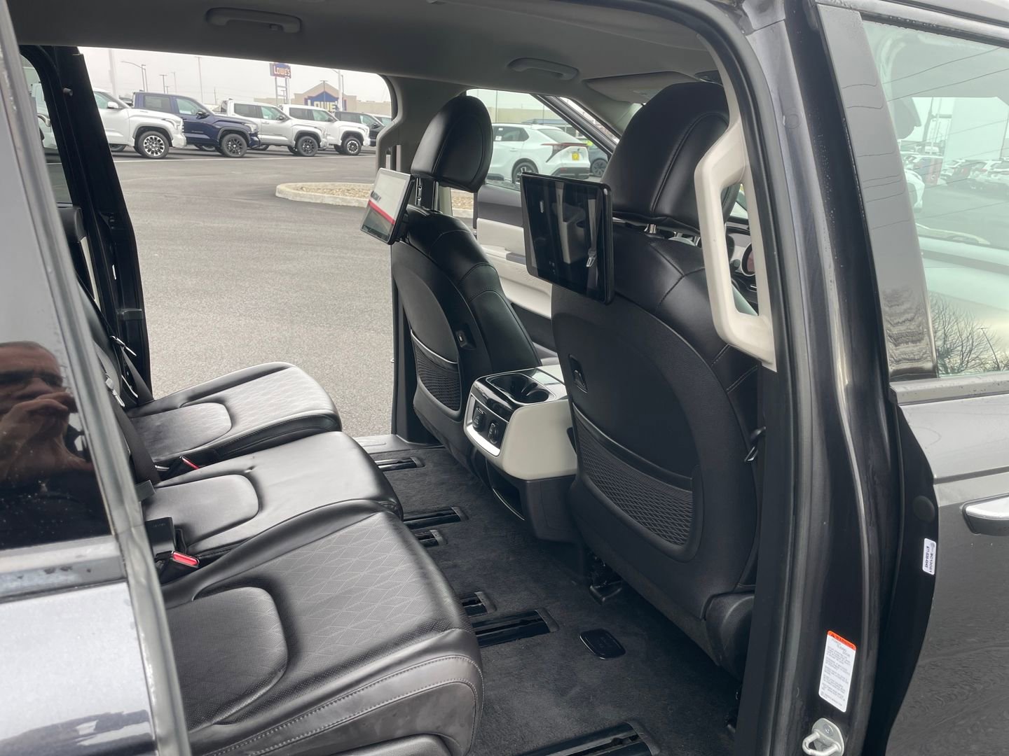 Used 2022 Kia Carnival SX image 16