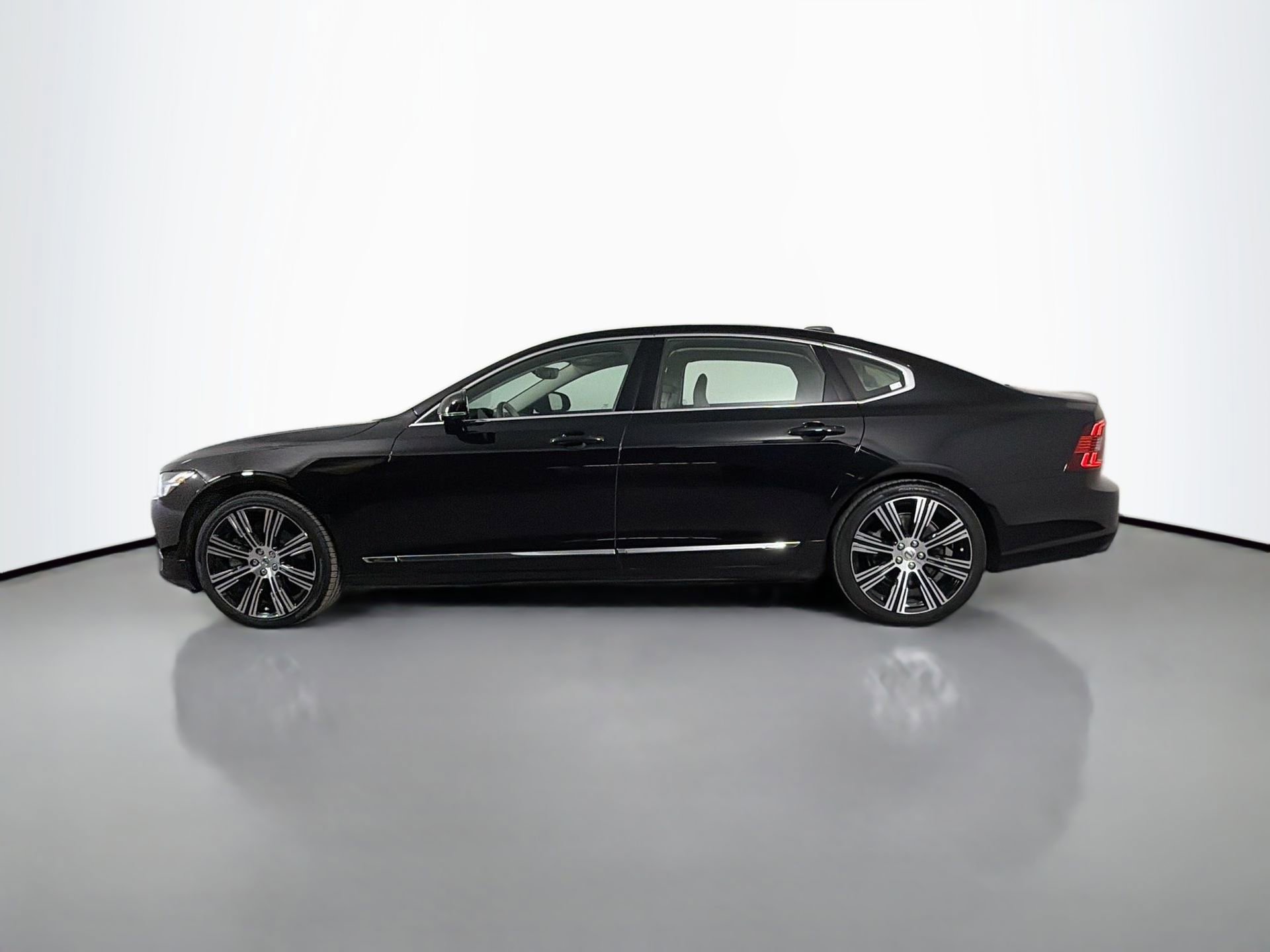 Certified 2023 Volvo S90 B6 Plus w/ Protection Package Premier image 9