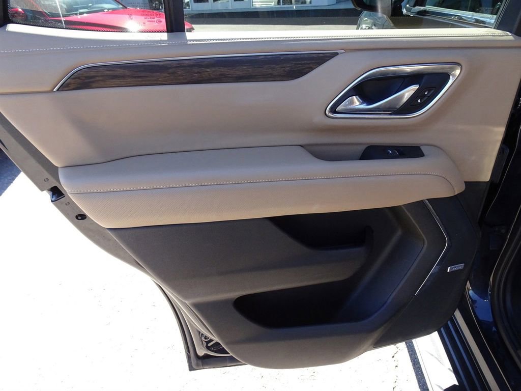 Used 2021 Chevrolet Tahoe Premier AWD/4WD image 16