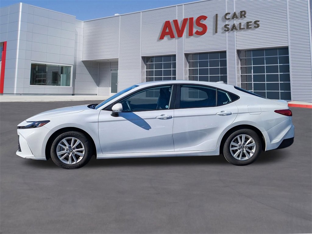 Used 2025 Toyota Camry SE image 2