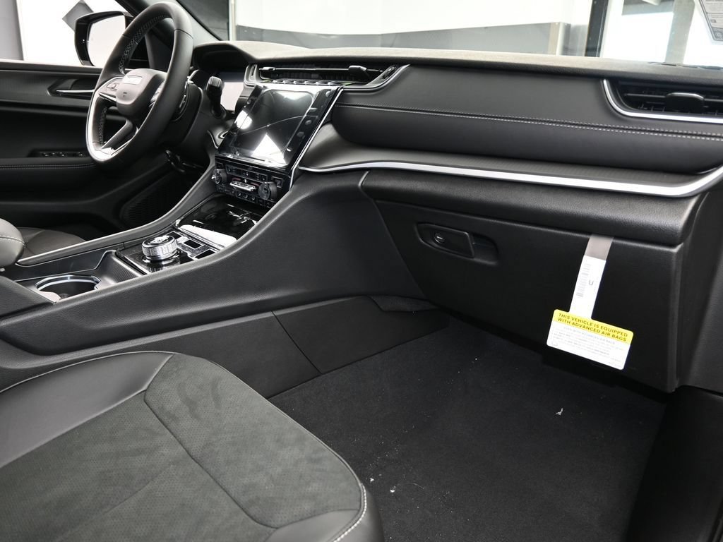 New 2025 Jeep Grand Cherokee Altitude AWD/4WD image 37