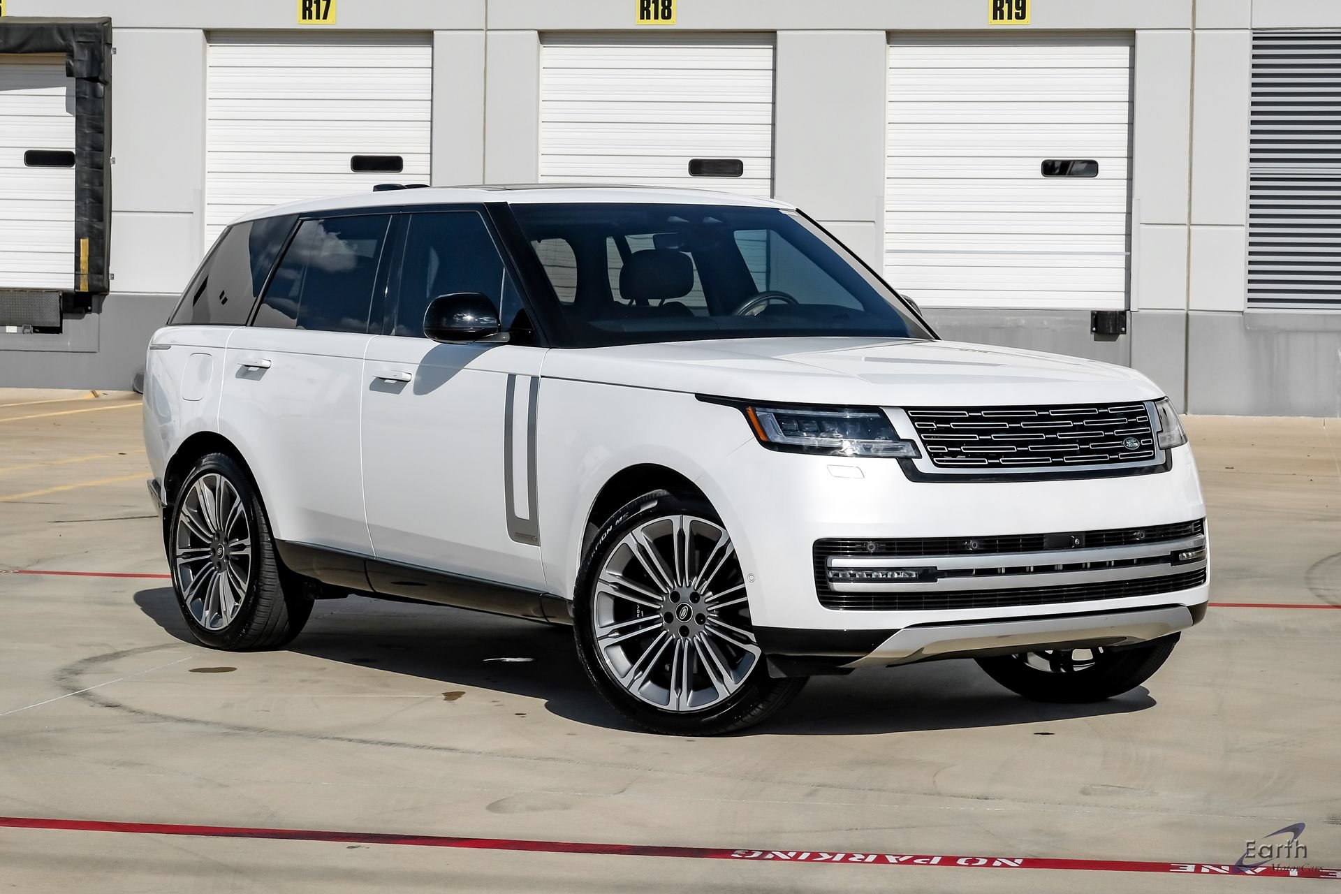 Used 2025 Land Rover Range Rover Autobiography AWD/4WD image 17