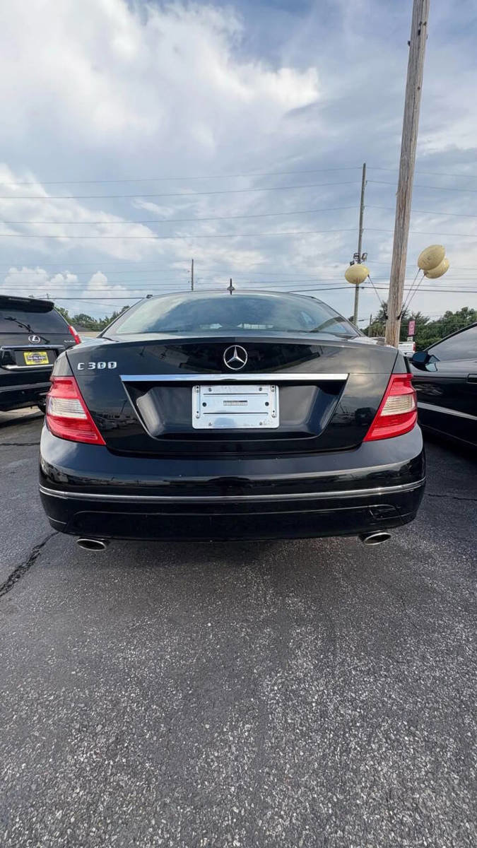 Used 2011 Mercedes-Benz C 300 Sedan image 3