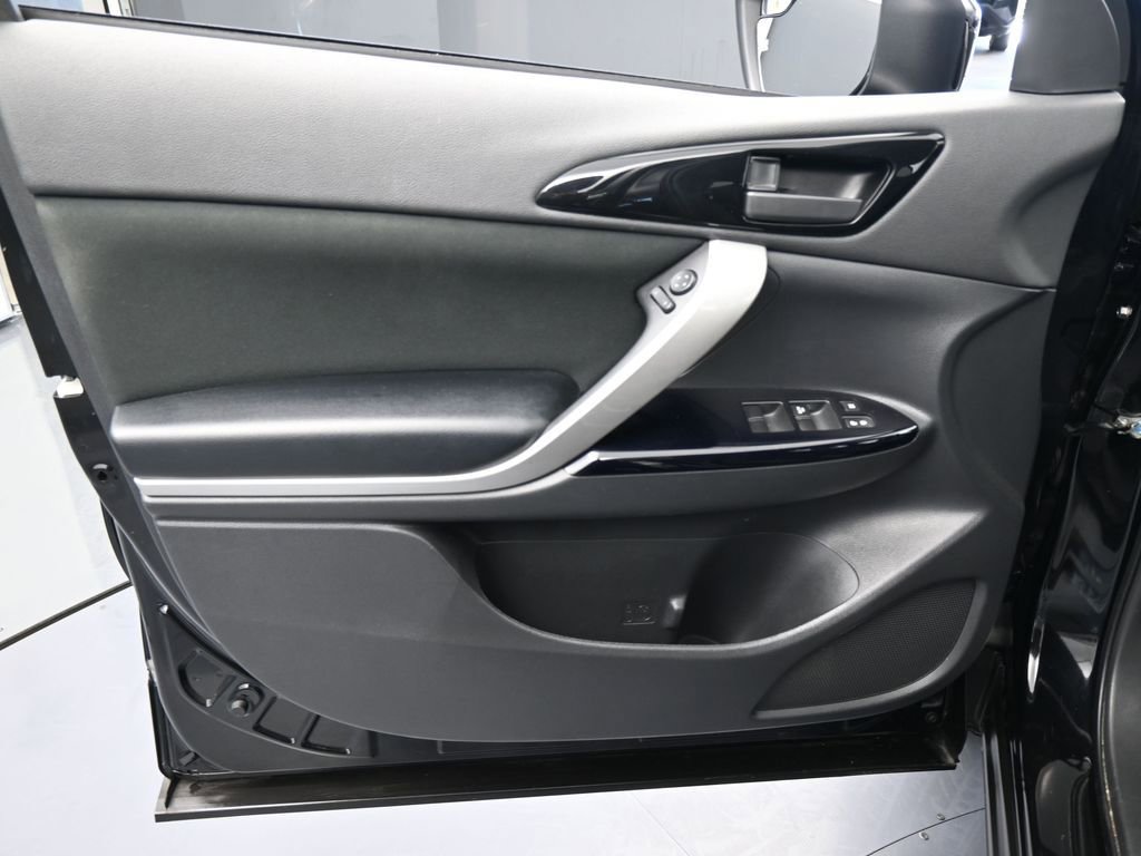 Used 2023 Mitsubishi Eclipse Cross LE image 12