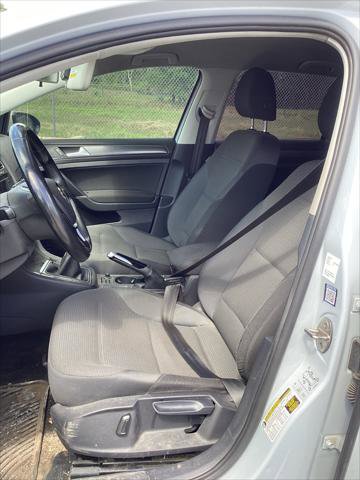 Used 2018 Volkswagen Golf S image 19