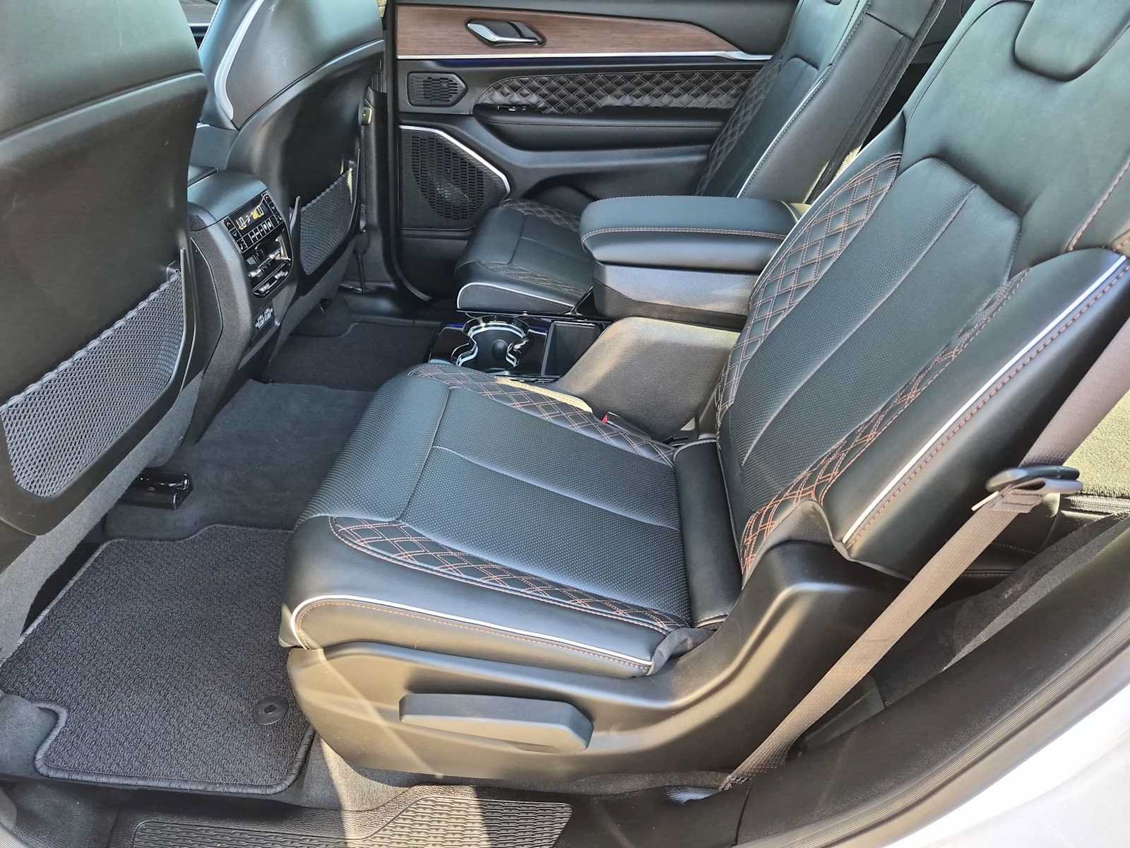 Used 2025 Jeep Grand Cherokee L Summit w/ Obsidian Package AWD/4WD image 20