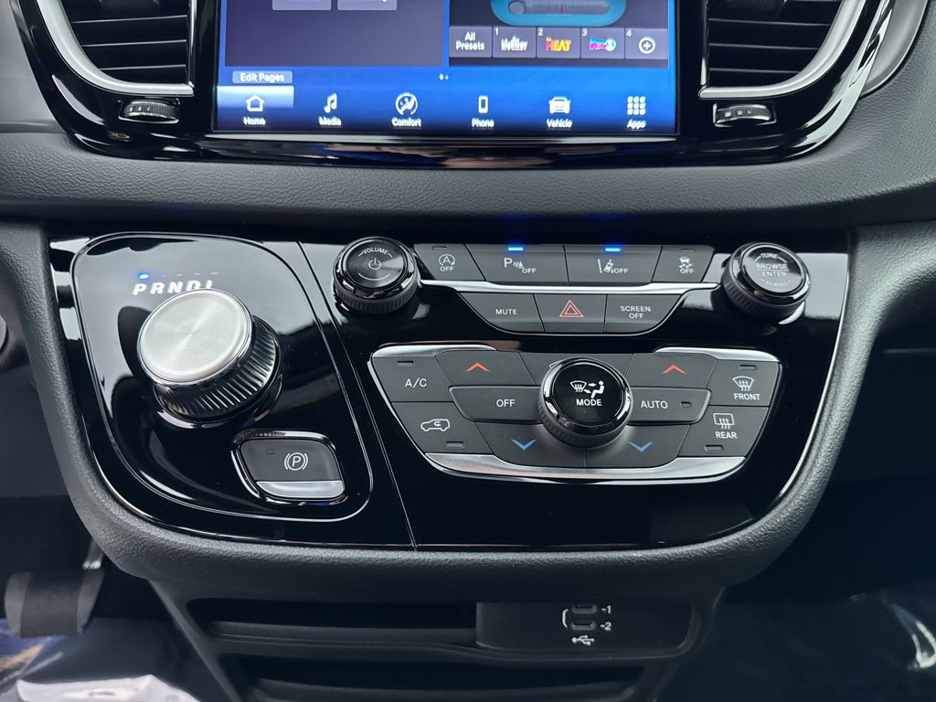 New 2026 Chrysler Voyager LX FWD image 24