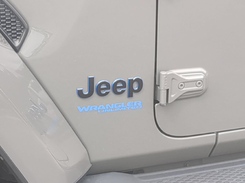 Used 2022 Jeep Wrangler Unlimited Sahara AWD/4WD image 10