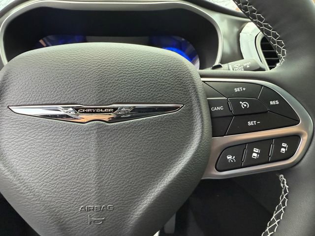 New 2026 Chrysler Pacifica Select image 30