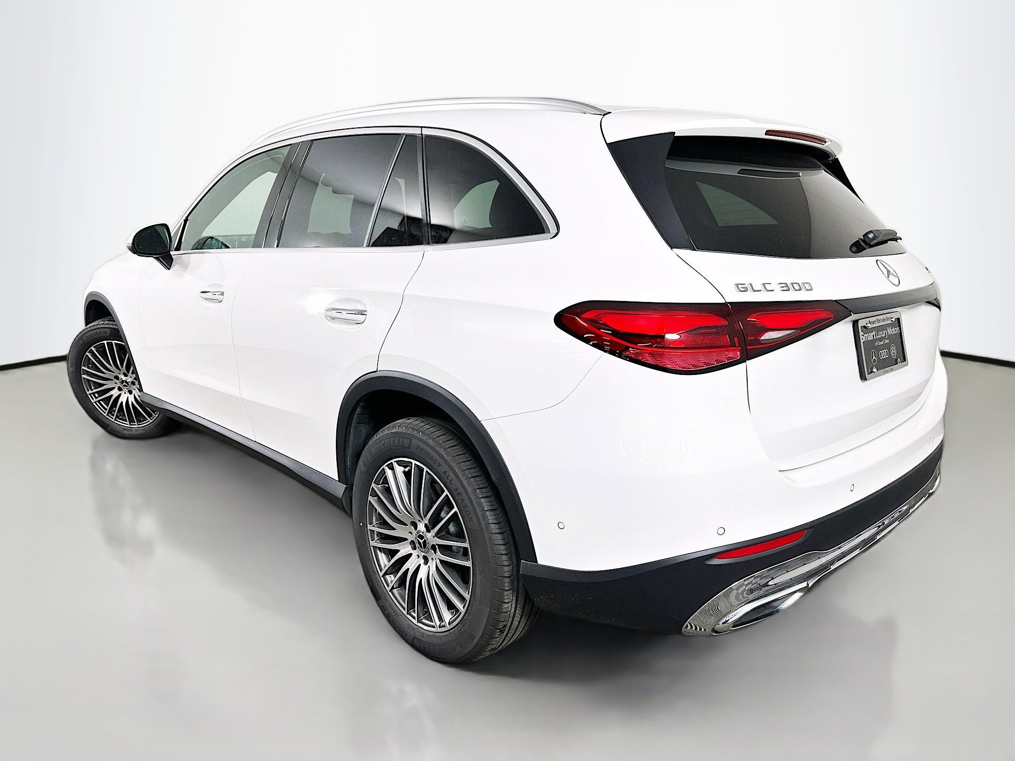 Used 2025 Mercedes-Benz GLC 300 4MATIC image 5
