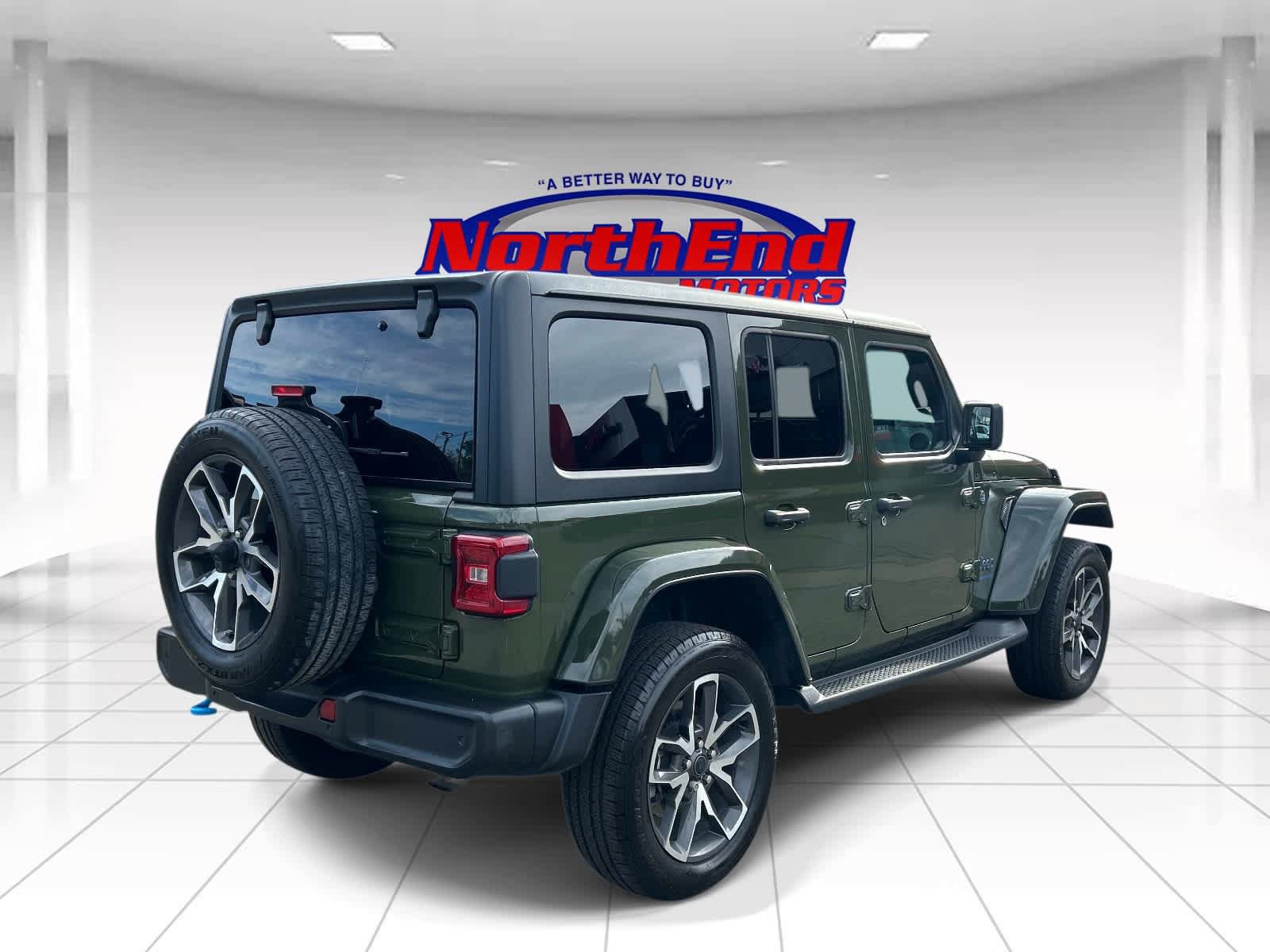 Used 2024 Jeep Wrangler Unlimited w/ Convenience Group AWD/4WD image 3