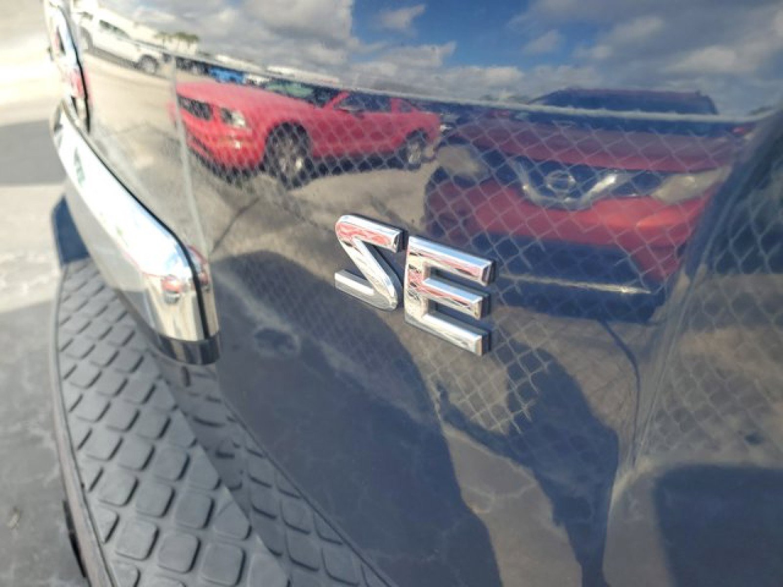 Used 2008 Nissan Pathfinder SE w/ Premium Pkg image 7