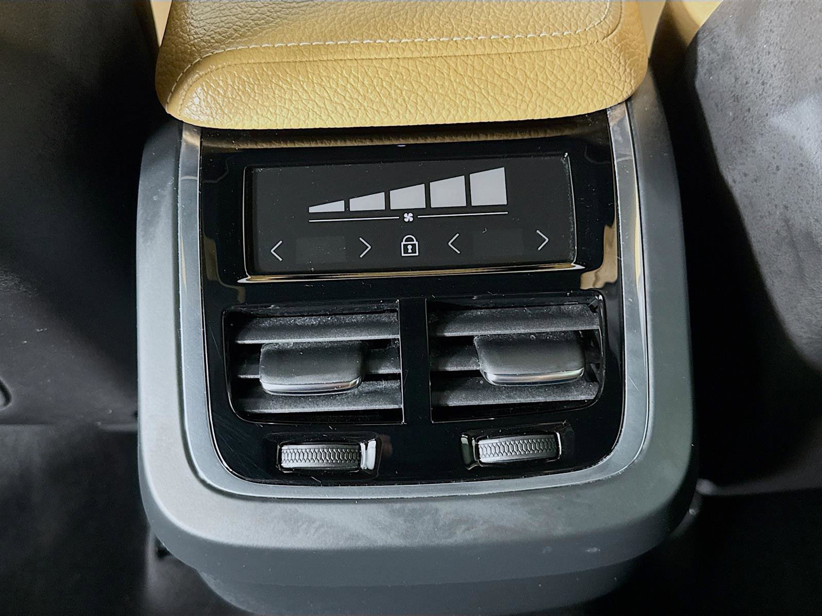 Used 2019 Volvo XC60 T5 Inscription image 28