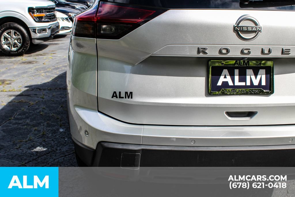 Used 2024 Nissan Rogue S FWD image 12