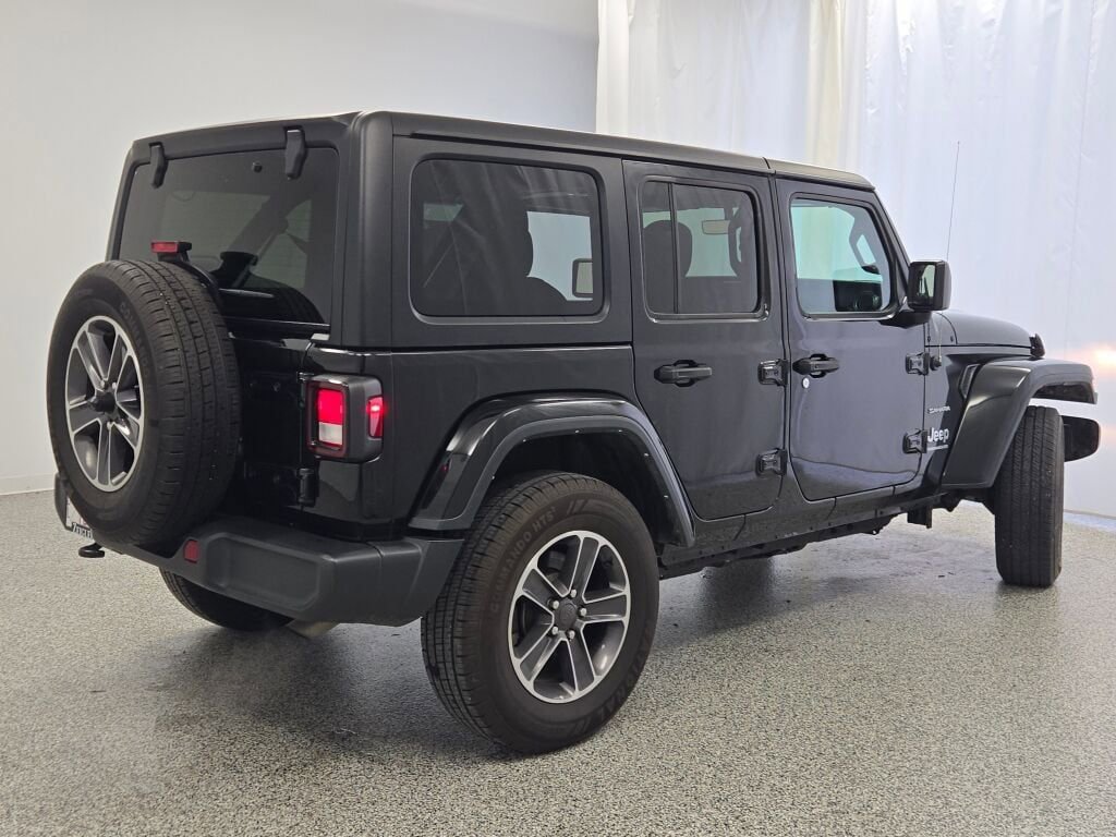 Used 2023 Jeep Wrangler Sahara image 12