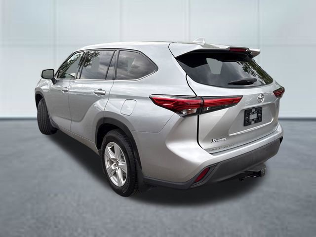 Used 2021 Toyota Highlander L AWD/4WD image 2