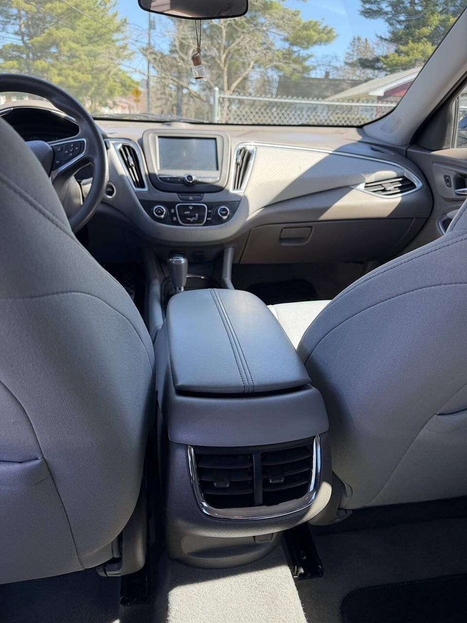 Used 2016 Chevrolet Malibu LT FWD image 15