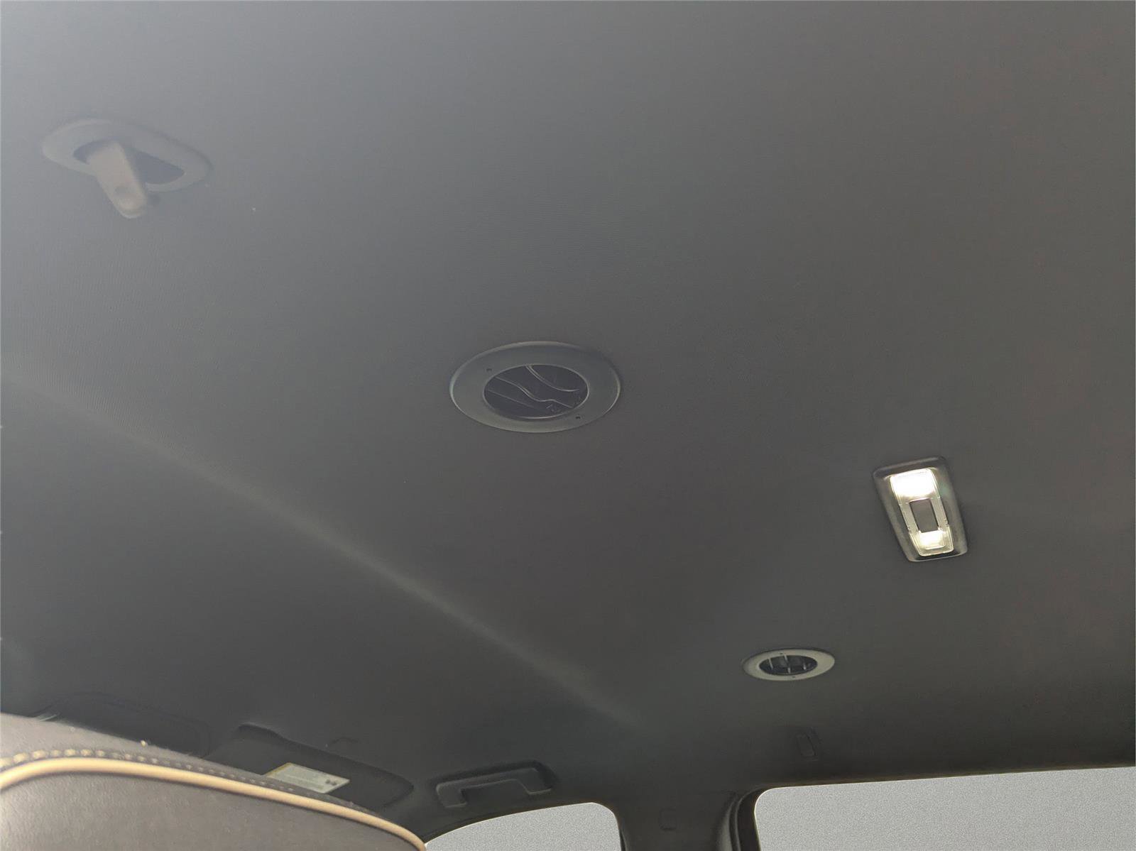 Used 2022 GMC Yukon XL SLT w/ SLT Luxury Package image 13