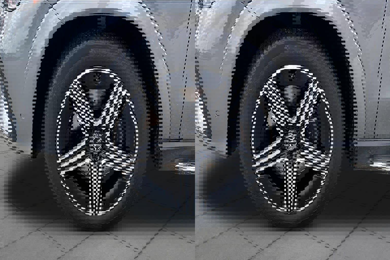 Used 2024 Mercedes-Benz GLE 350 4MATIC image 11