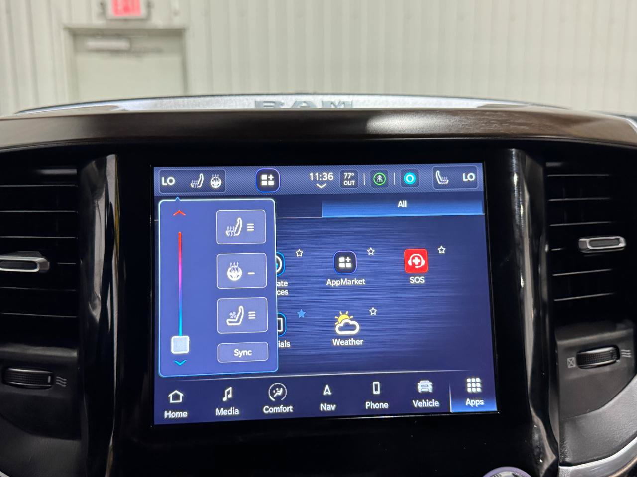 Used 2022 RAM 3500 Laramie AWD/4WD image 43