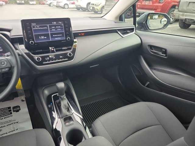 Used 2022 Toyota Corolla LE image 3