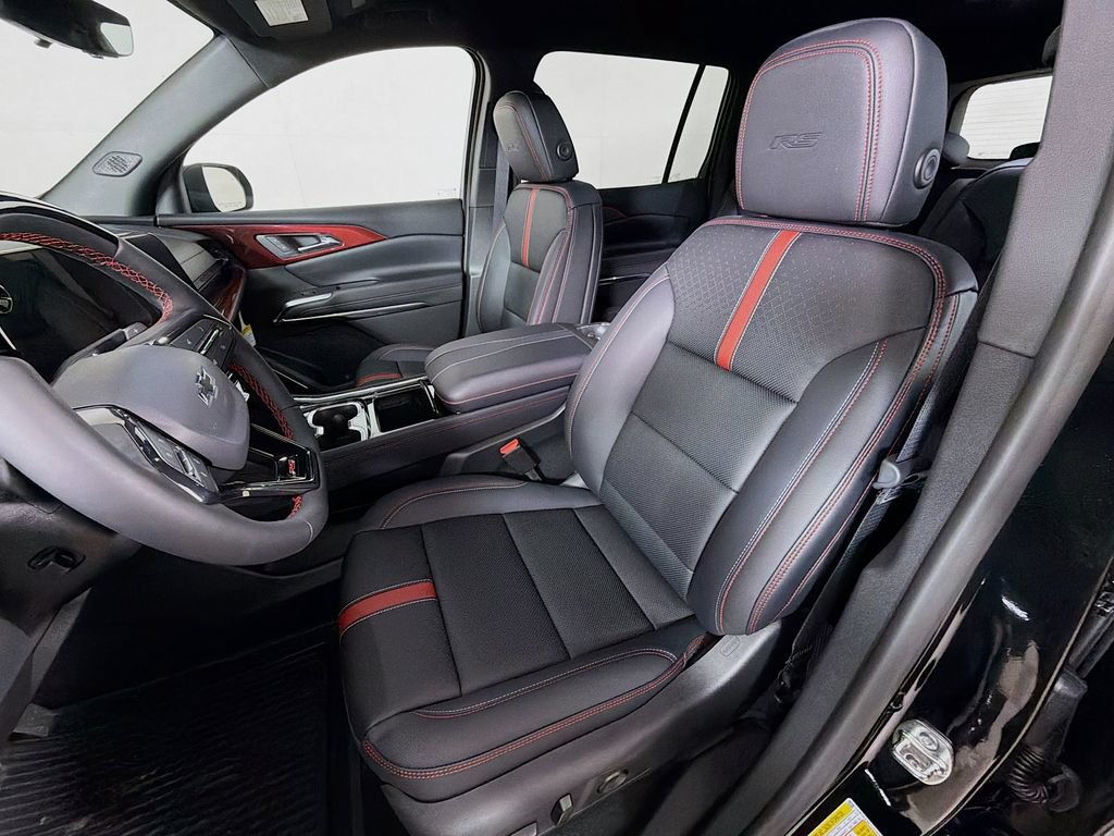 New 2026 Chevrolet Traverse RS w/ LPO, Floor Liner Package AWD/4WD image 11
