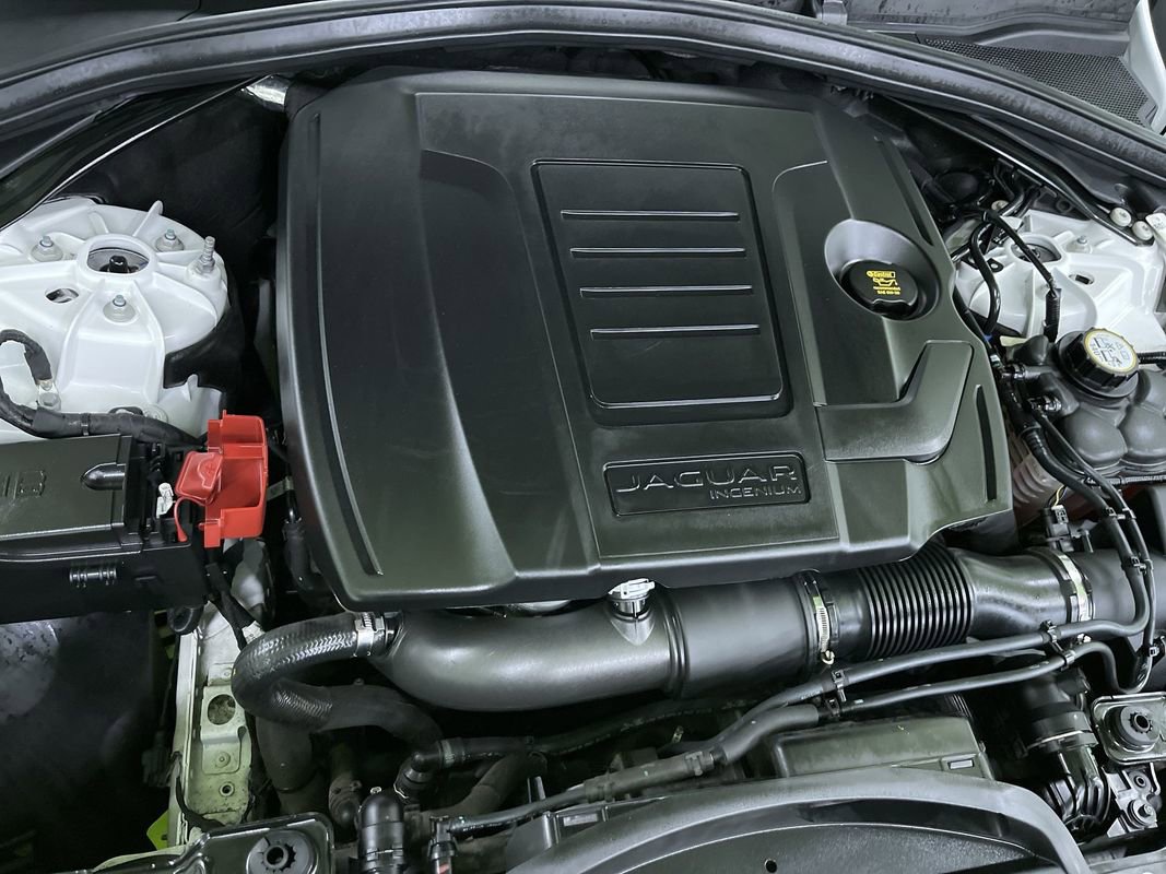 Used 2019 Jaguar F-PACE Premium image 30