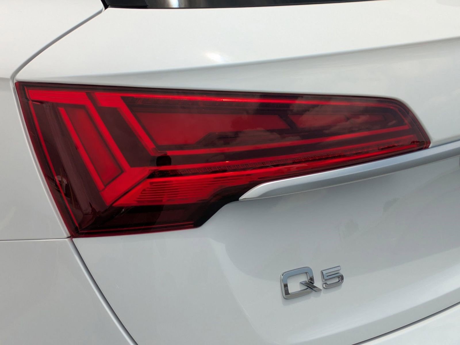 Used 2023 Audi Q5 2.0T Premium w/ Convenience Package AWD/4WD image 18
