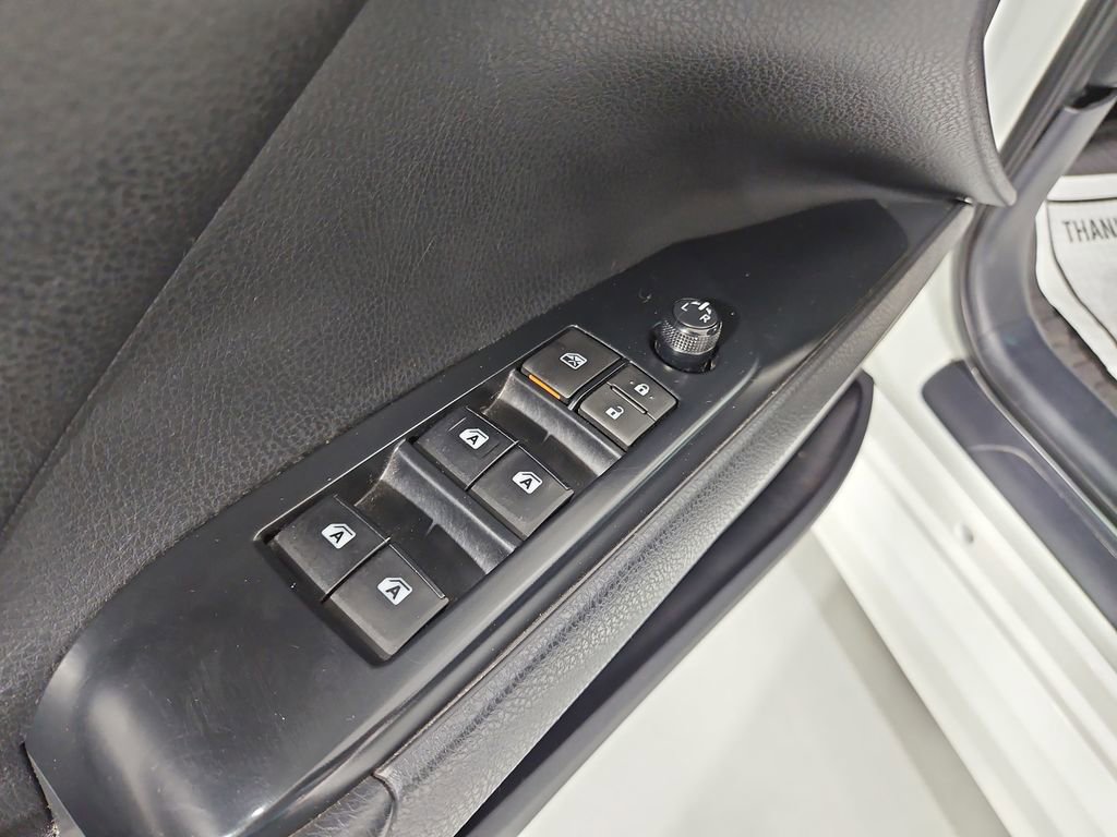 Used 2020 Toyota Camry SE image 11