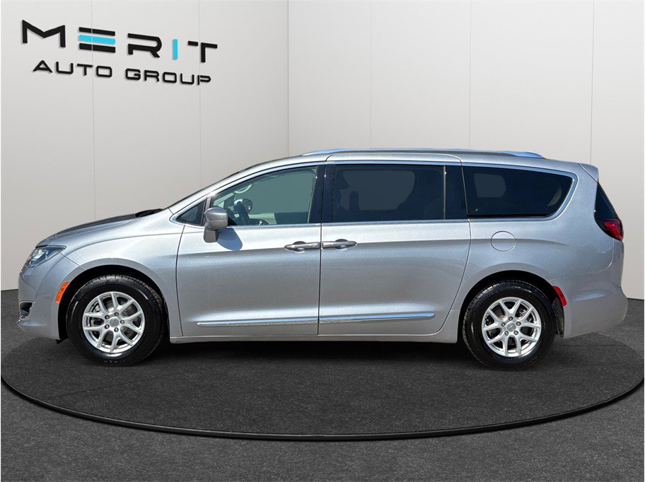 Used 2020 Chrysler Pacifica Touring-L FWD image 5