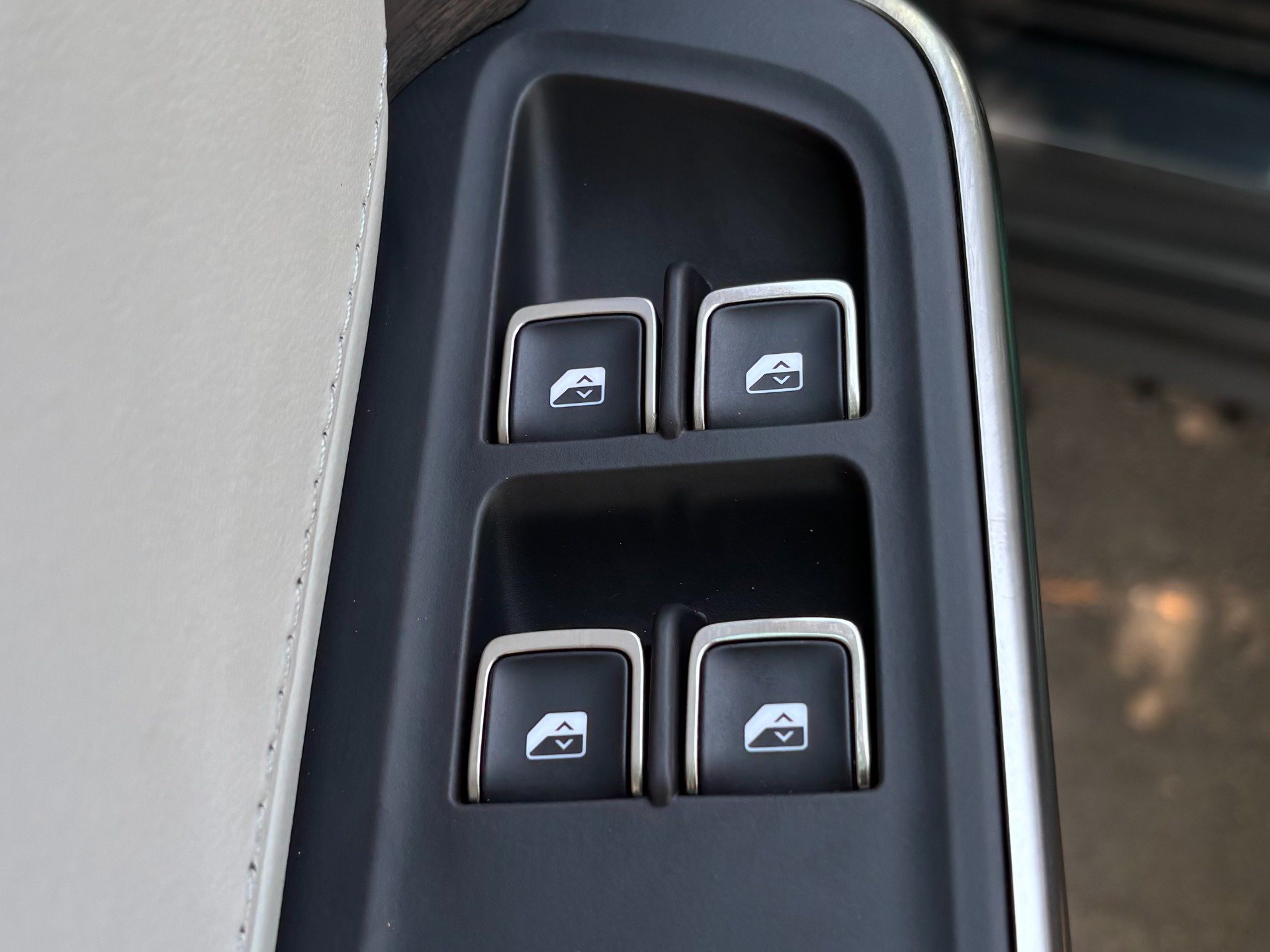 Used 2024 Rivian R1S Adventure Dual AWD/4WD image 59