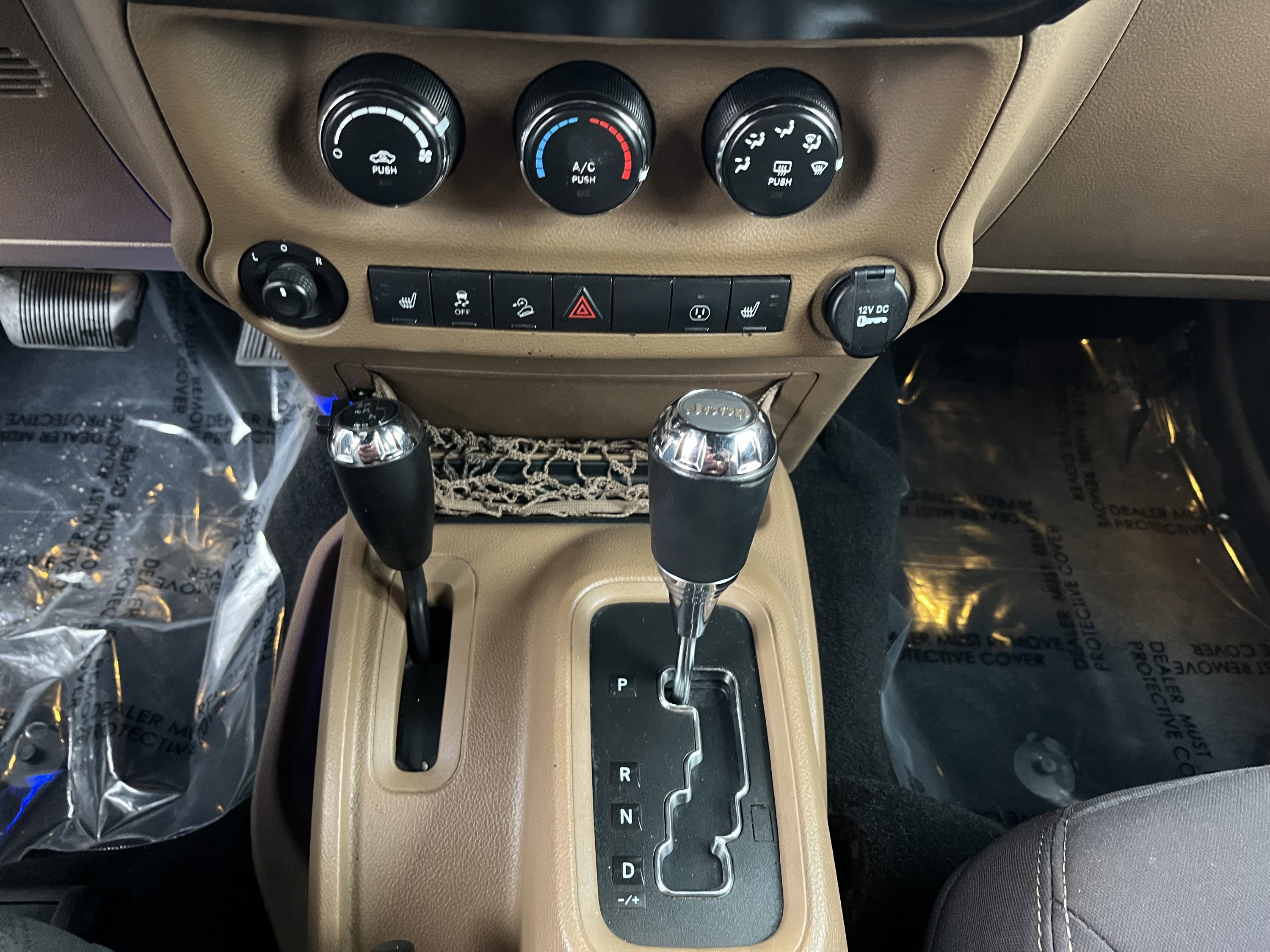 Used 2014 Jeep Wrangler Rubicon w/ Power Convenience Group AWD/4WD image 16