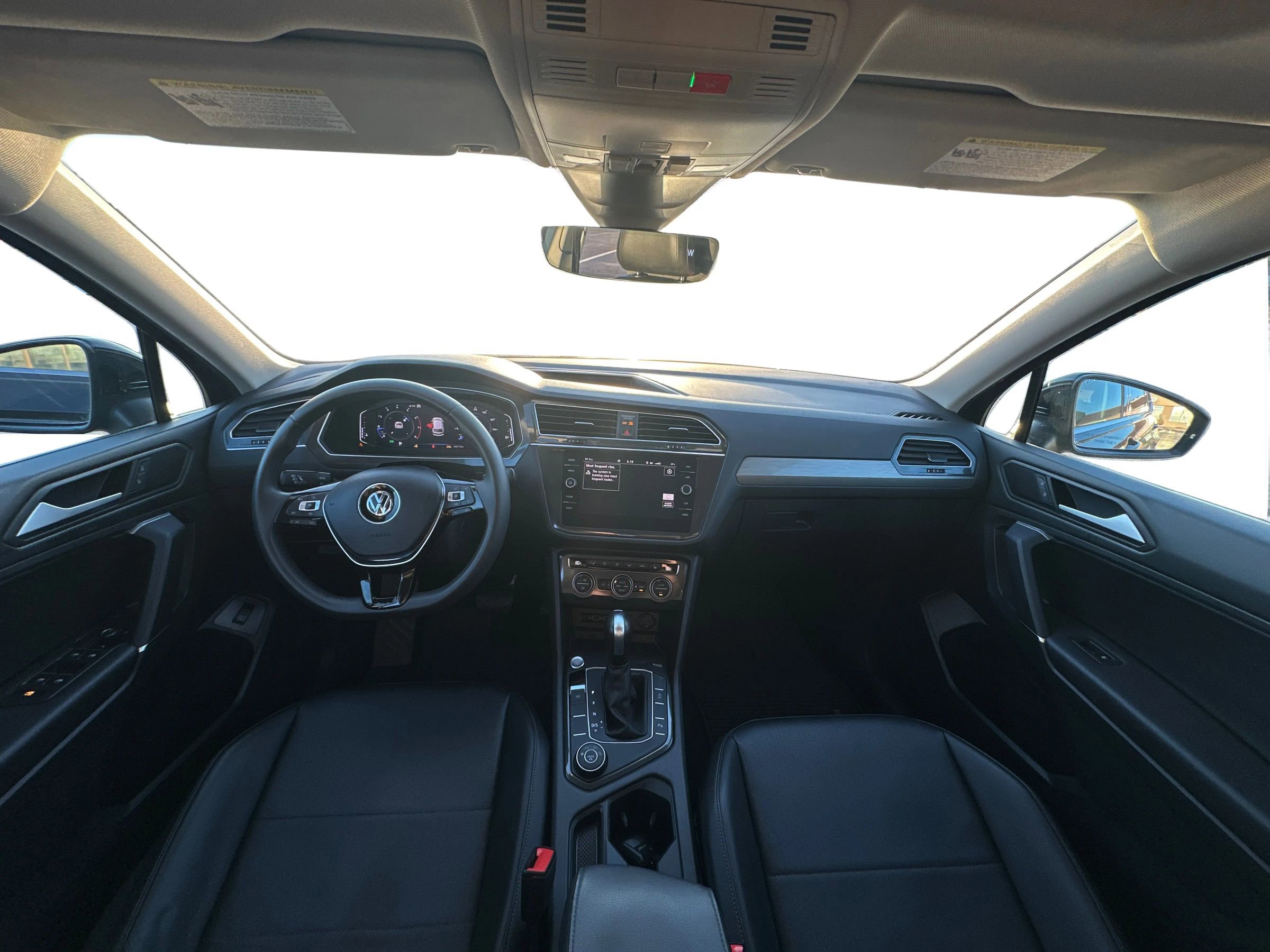 Used 2020 Volkswagen Tiguan SEL w/ Tiguan Two-Row MDO Package image 11