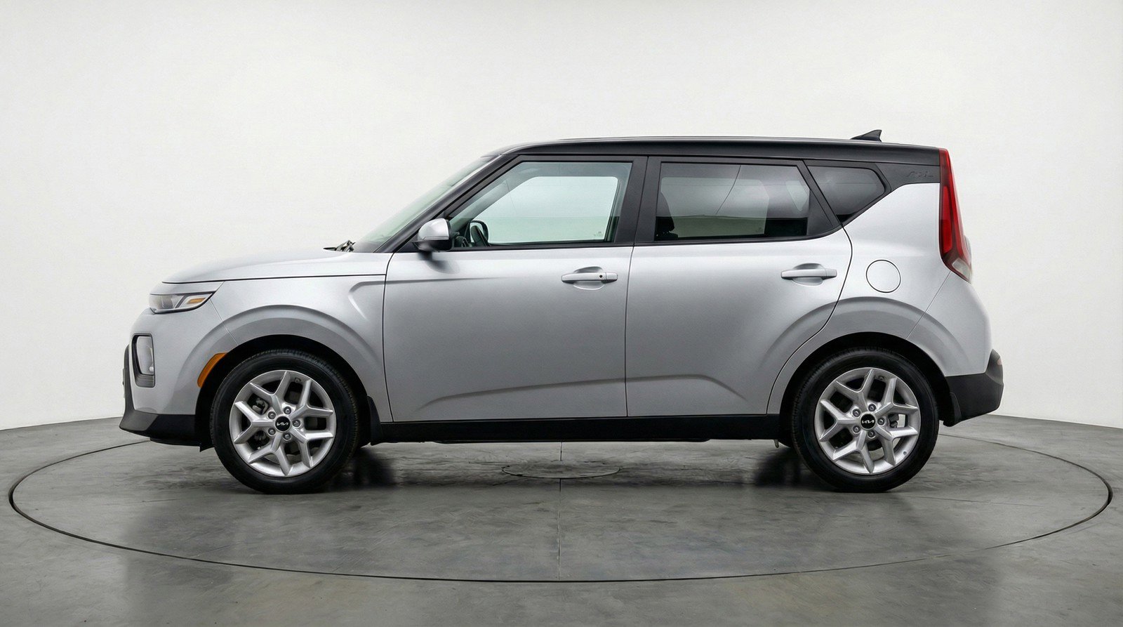 Used 2025 Kia Soul LX w/ LX Technology Package image 5