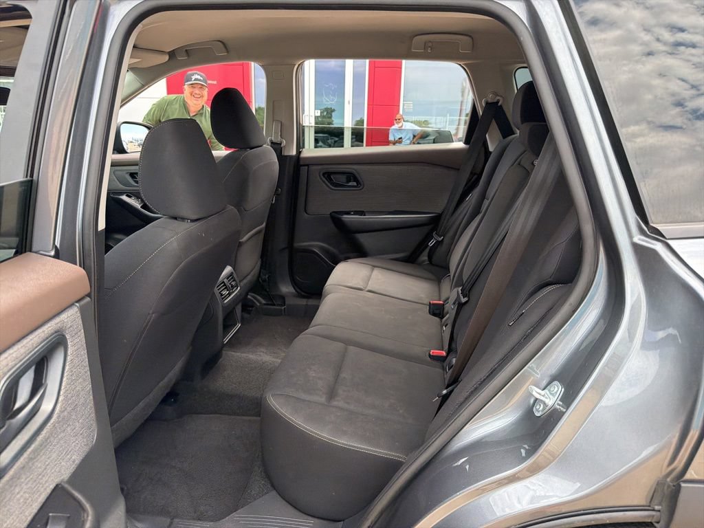 Used 2023 Nissan Rogue S FWD image 14