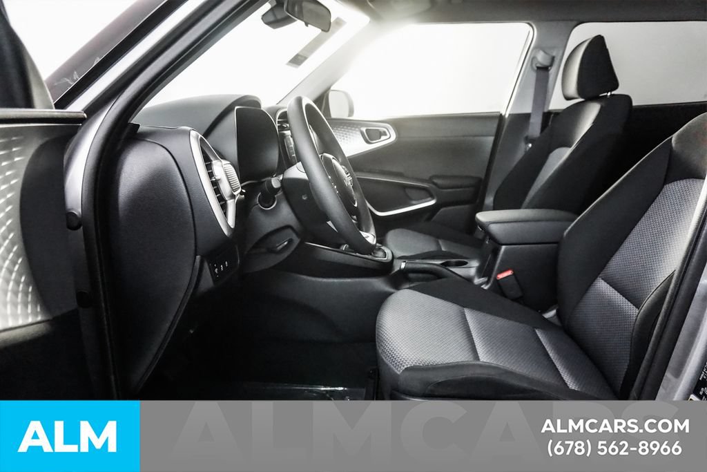 Used 2025 Kia Soul LX FWD image 16