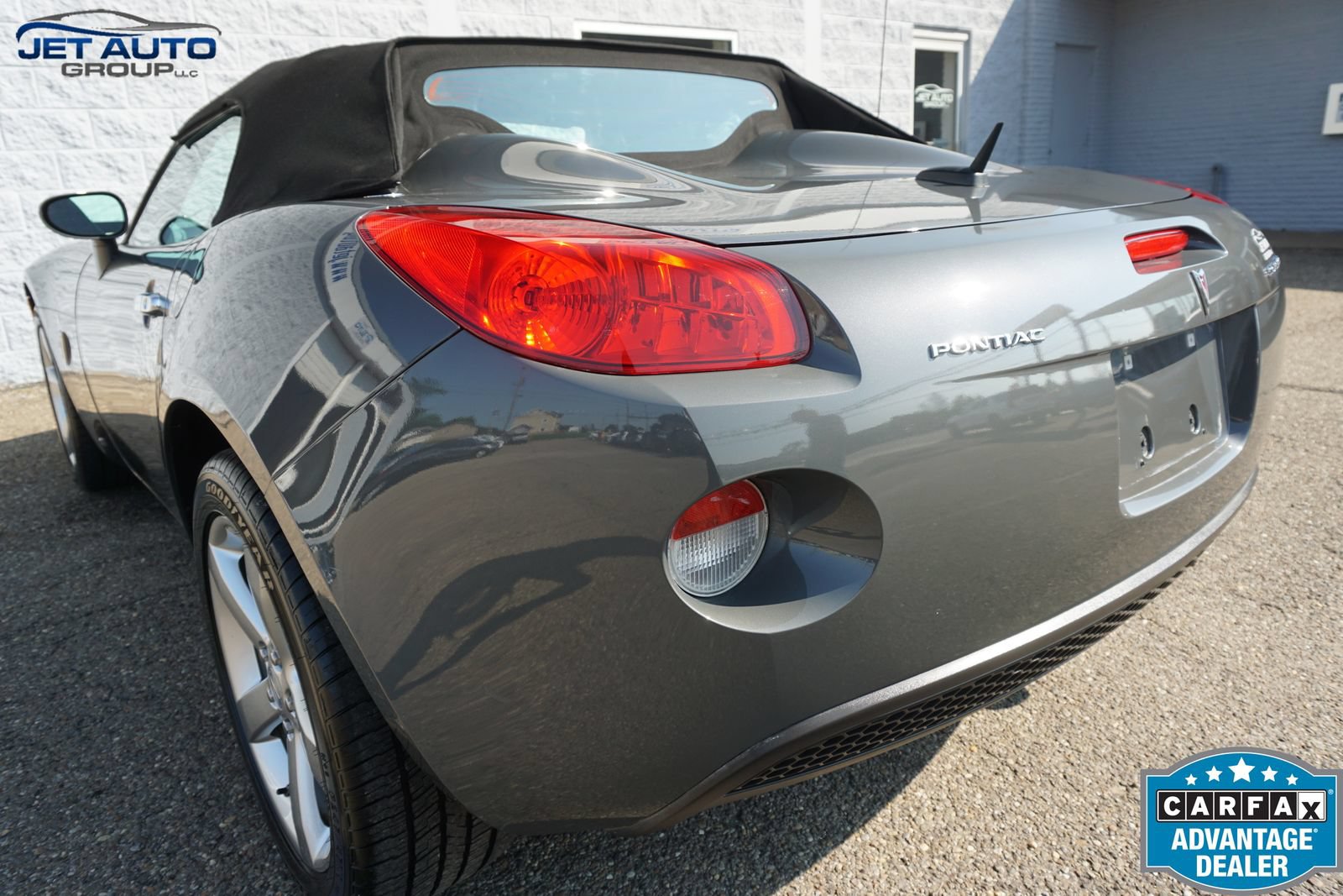 Used 2008 Pontiac Solstice Convertible w/ Premium Package RWD image 9