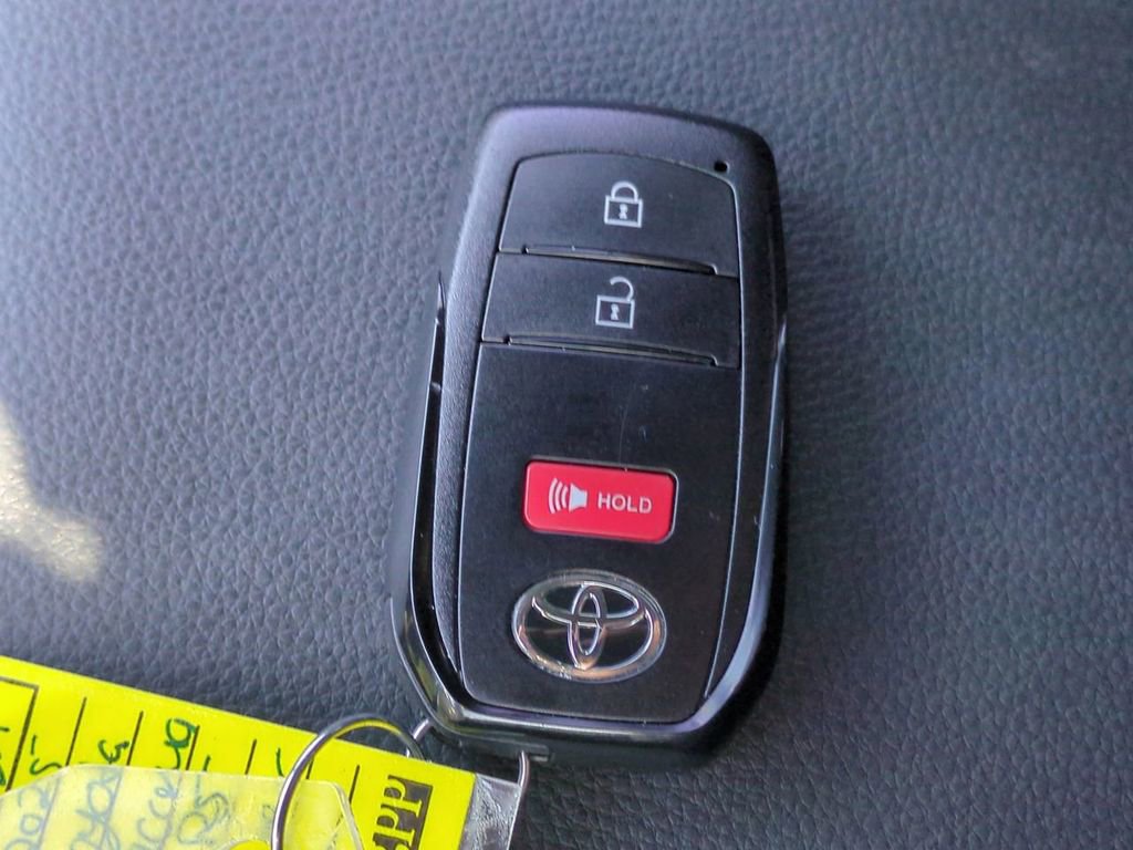 Certified 2025 Toyota Tacoma SR5 image 28